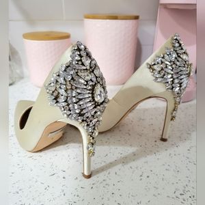 NWOB Badgley Mischka Gorgeous Wedding Shoes, Ivory sz 6 rhinestones crystals